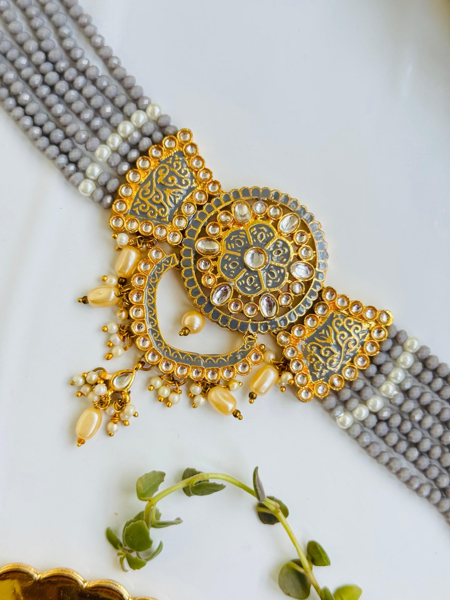 Necklace choker