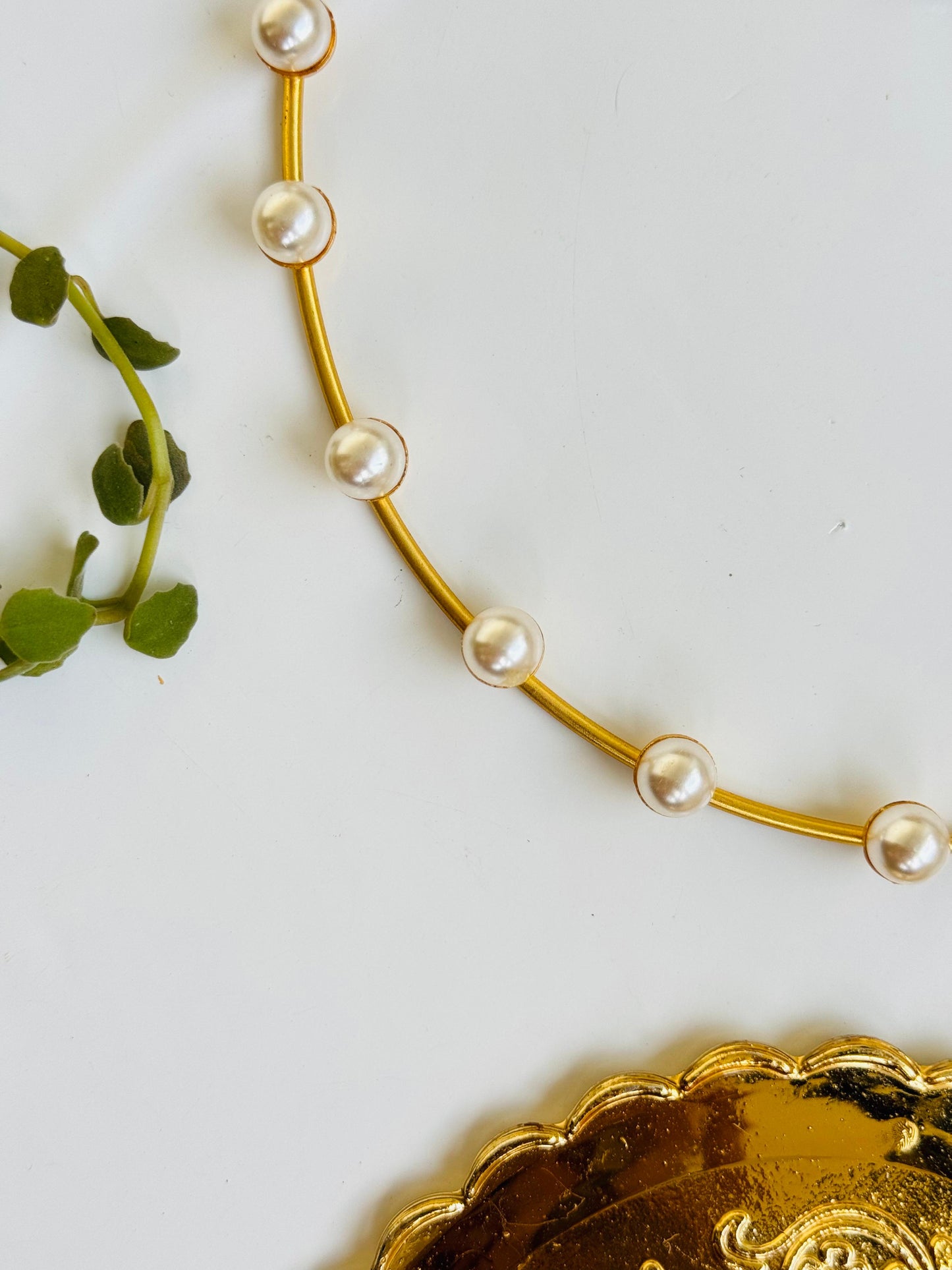 Mother of pearl necklace choker