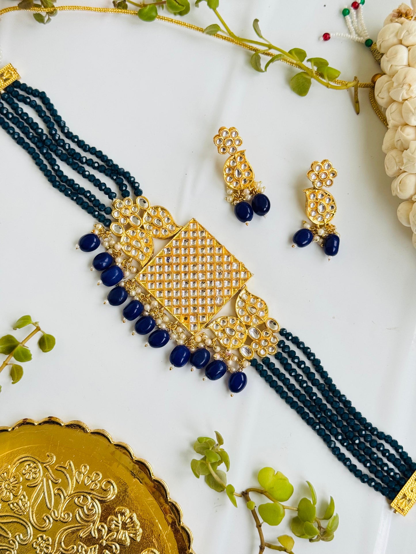 Necklace choker