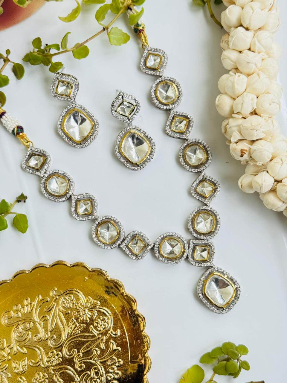 Necklace polki