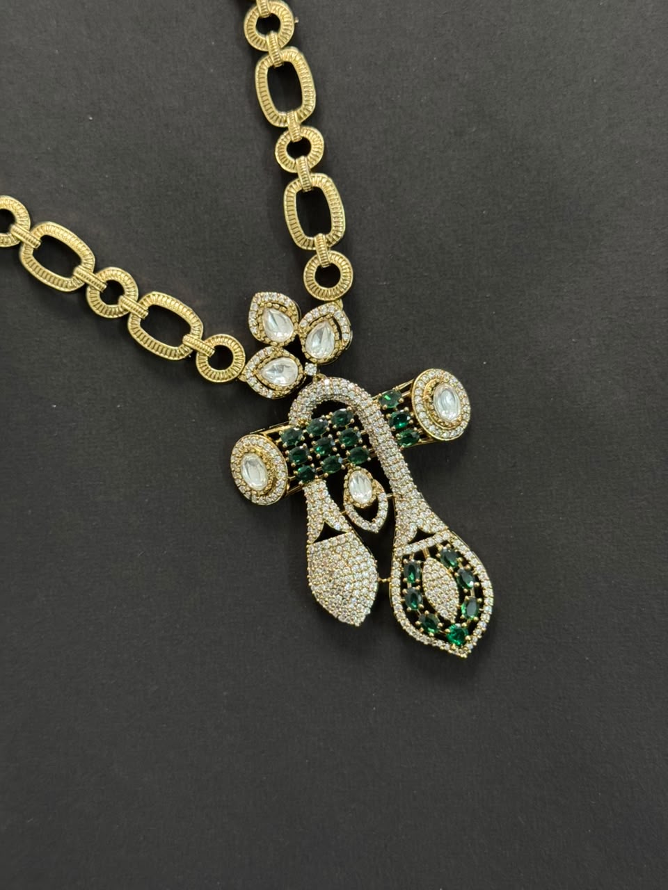 STATEMENT NECKLACE