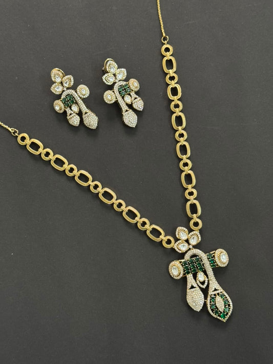 STATEMENT NECKLACE