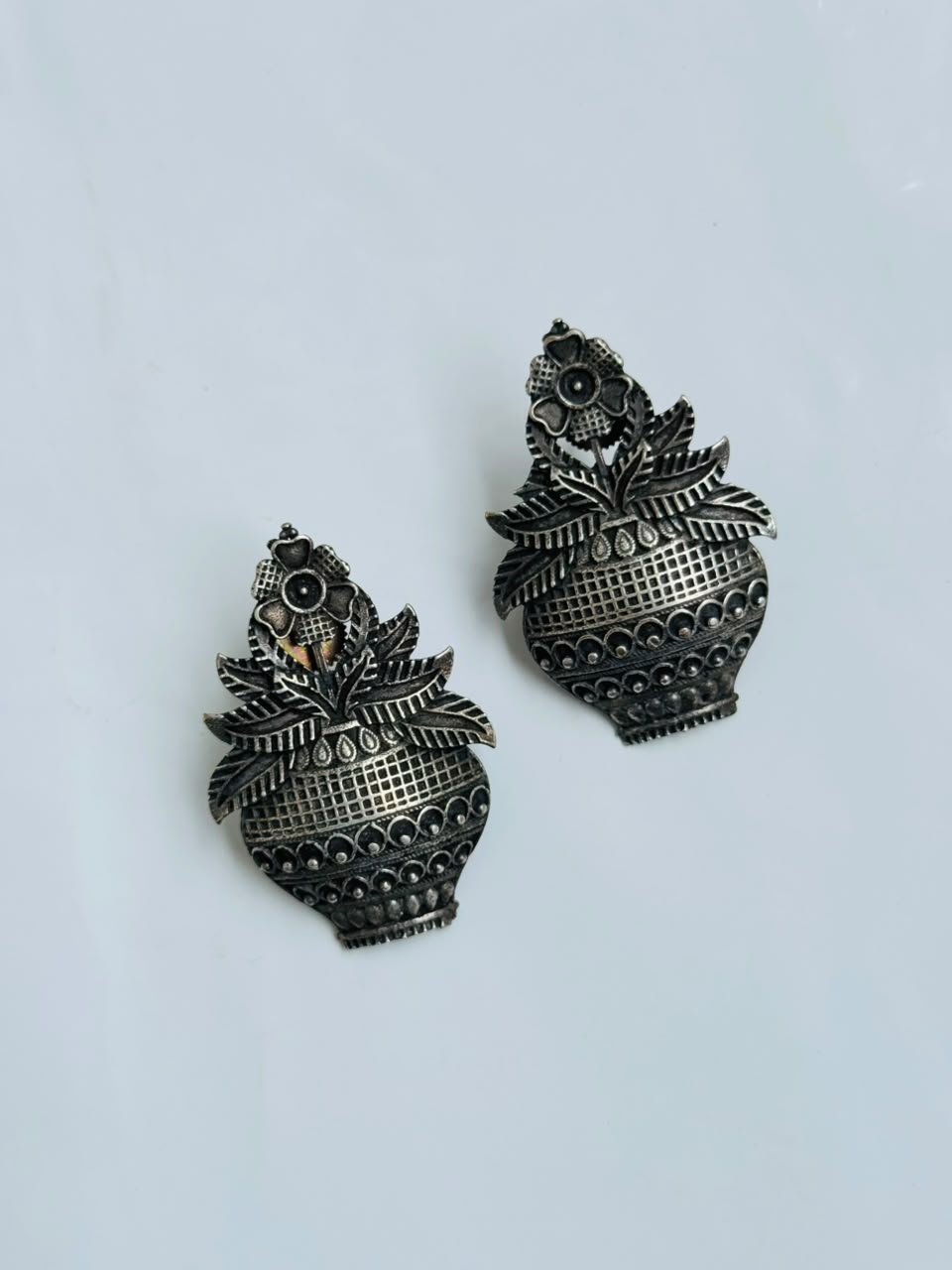 Pot Earring