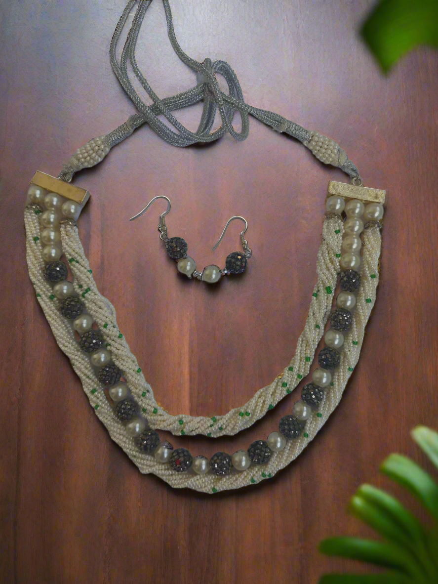 Necklace choker